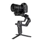 FeiyuTech Scorp 3 gimbalas su Nikon DSLR kamera, sumontuota ant mini tripodo, demonstruojantis pilną komplektą