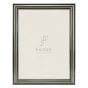FOCUS Holly Silver 10x13 nuotraukų ramka su svaigžiu pūrio, realų glaso glazuotu, MDF pabaigo, lengvas polistirenas konstrukcija, 20 mm pločiai profilas, tinka 10×13 cm nuotraukai, rodomas portraitu ar landscape
