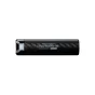 Nitecore Carbon Battery 6K 6000mAh baterija su karbonu ģerbu, USB‑C įkrovimo, IP68 apsaugos ir 88 g svērį, parodoma su mėlyna LED ženklu baltu fona