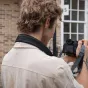Leofoto L-CS-207 juosios kameros slėnas, užkartota į fotografo širdies, kuris laiko DSLR, su greito įjungimo balasta sistėmu ir ergonominiu designu.