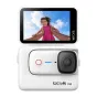 Baltasis SJCAM S10 128 GB akcijos kameras su Boost Pod ekranu, kas rodo vaikų nuotrauką, 2,51‑duočių slėstų ekraną, 150° plačią balių ir magnetinį įkrovimą.