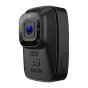 Juosiaju SJCAM A10 akcijos kamerą su 140° plačiu objektīvu, 2‑duožiu tactinis ekraną, mygtuku įjungimo mygtuku ir IP65 apsaugą, matoma nuo priekškės.