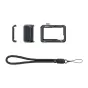 DJI Osmo Action 5 Pro akcesoriaus komplektas: Utility Frame, Quick‑Release Expansion Side Cover, Street Photography Hand Grip ir wrist strap išvystytos baltu binkluose
