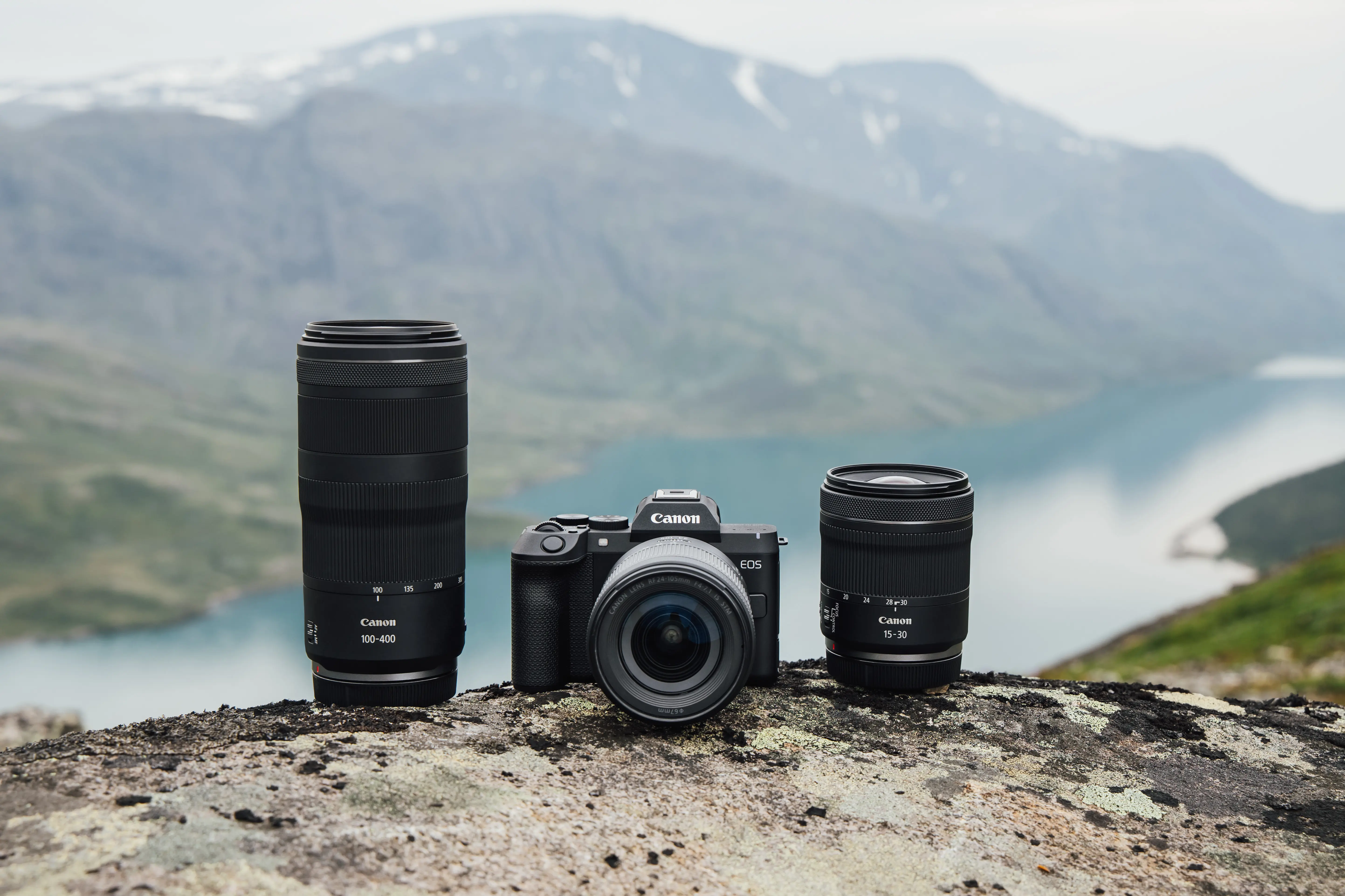 Canon EOS R8 Mark II su objektyvais